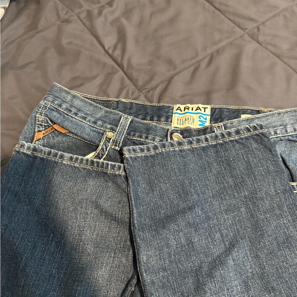 Ariat Men's Blue Jeans like new m2 - Picture 3 of 3